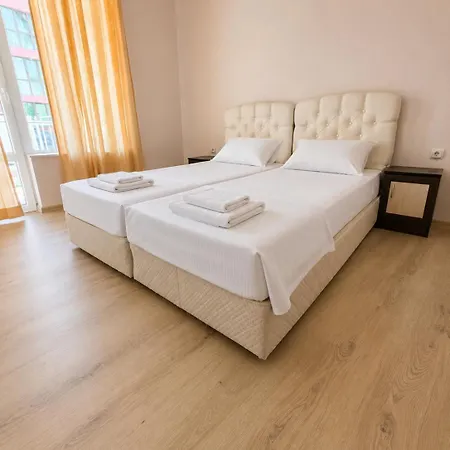 Cozy With Balcony & Pool аccess In Apartamento Sveti Vlas