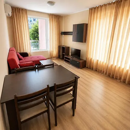 Cozy With Balcony & Pool аccess In Sveti Vlas